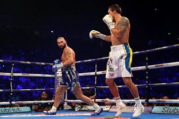 Александр Усик нокаутировал Тони Белью