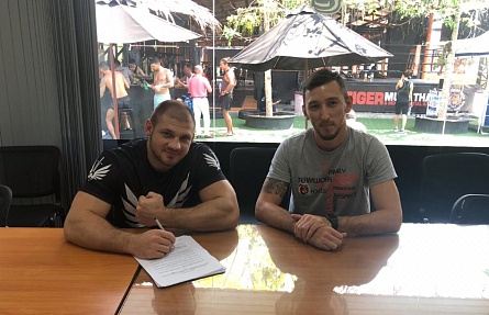 Иван Штырков подписал контракт с UFC